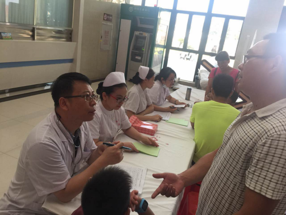 呵护儿童健康——市五院举行庆“六一”关爱身体欠健康儿童义诊活动