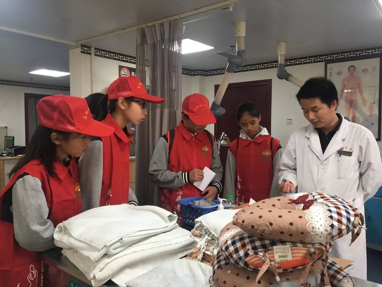 接力中国梦——市五院团委开展志愿者服务岗前培训 接力中国梦——市五院团委开展志愿者服务岗前培训