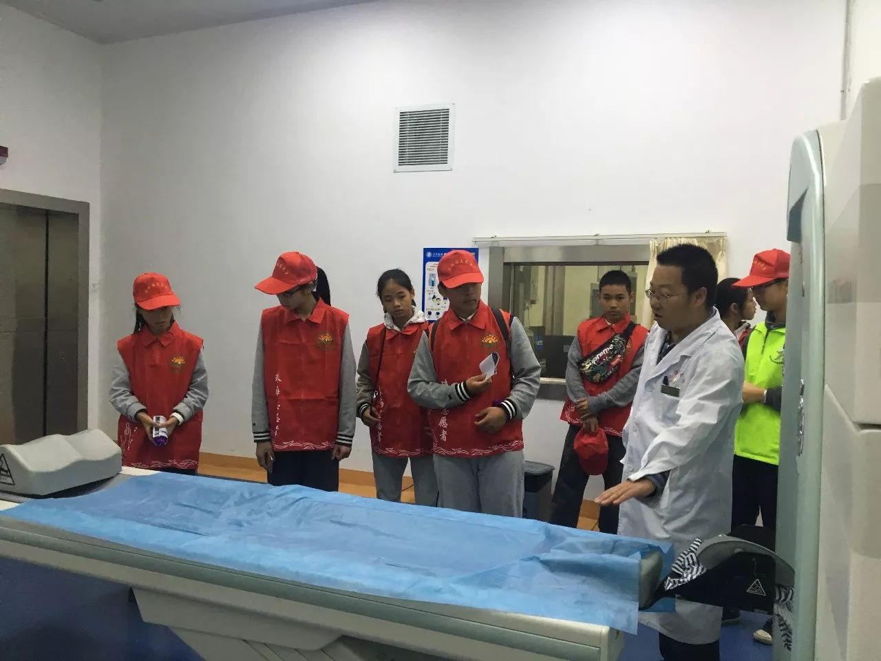 接力中国梦——市五院团委开展志愿者服务岗前培训 接力中国梦——市五院团委开展志愿者服务岗前培训